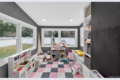 175 Evergreen Avenue, Smithtown, NY 11787 - Photo 14