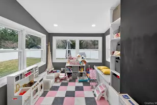 175 Evergreen Ave, Smithtown, NY 11787 - Photo 14