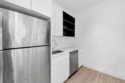 645 North Macquesten Parkway #3B, Fleetwood, NY 10552 - Photo 8