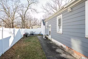 283 Washington Ave, Amityville, NY 11701 - Photo 6