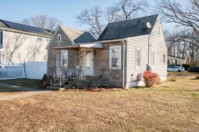 283 Washington Avenue, Amityville, NY 11701 - Photo 2