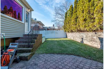 97 Gilmar Lane, Roslyn Heights, NY 11577 - Photo 32