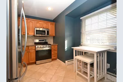 25 Glen Hollow Drive #H-23, Holtsville, NY 11742 - Photo 4