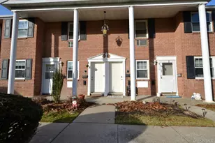 25 Glen Hollow Dr, Holtsville, NY 11742 - Photo 2