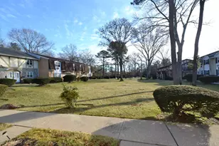 25 Glen Hollow Dr, Holtsville, NY 11742 - Photo 16