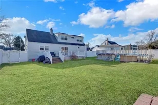 233 Sears Rd, West Islip, NY 11795 - Photo 28