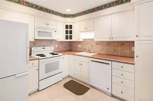 502 Kensington Way, Mount Kisco, NY 10549 - Photo 16