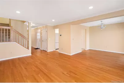 502 Kensington Way, Mount Kisco, NY 10549 - Photo 8