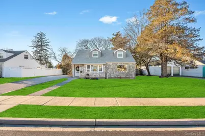 622 Wyngate Drive E, Valley Stream, NY 11580 - Photo 2