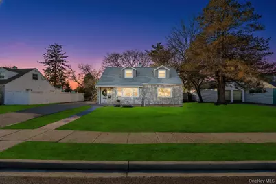 622 Wyngate Drive E, Valley Stream, NY 11580 - Photo 1