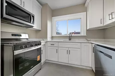 160 Argyle Avenue, Uniondale, NY 11553 - Photo 6