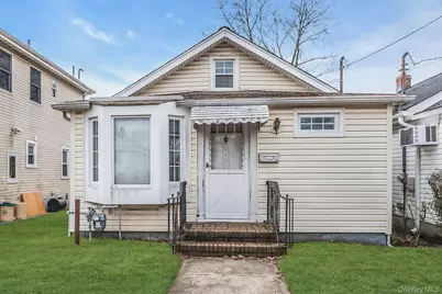 949 N 7th Street, New Hyde Park, NY 11040 - Photo 2