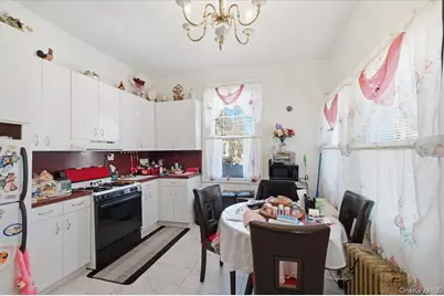 2523 Woodhull Avenue, Bronx, NY 10469 - Photo 8