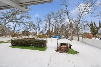 21 Amboy Road, Oakdale, NY 11769 - Photo 28