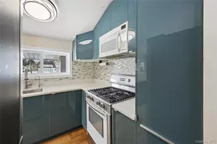 21 Amboy Rd, Oakdale, NY 11769 - Photo 14