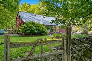 101 Drake Rd, Pleasant Valley, NY 12569 - Photo 4