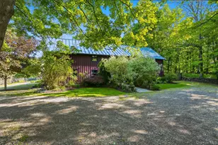 101 Drake Rd, Pleasant Valley, NY 12569 - Photo 6