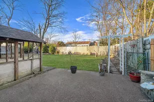 13 Hewes St, Brentwood, NY 11717 - Photo 4