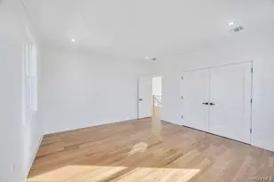 8 Table Ln, Hicksville, NY 11801 - Photo 24