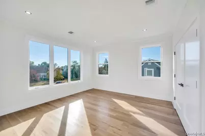 8 Table Lane, Hicksville, NY 11801 - Photo 18