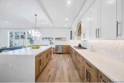 8 Table Lane, Hicksville, NY 11801 - Photo 8