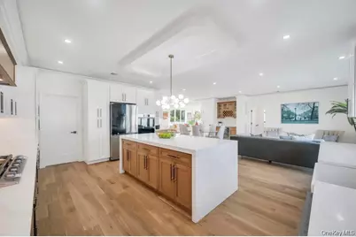 8 Table Lane, Hicksville, NY 11801 - Photo 6