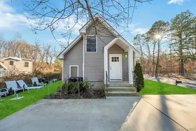16 Oak Avenue, Flanders, NY 11703 - Photo 4