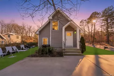 16 Oak Avenue, Flanders, NY 11703 - Photo 18