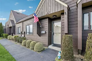 4 Southgate Cir, Massapequa Park, NY 11762 - Photo 2