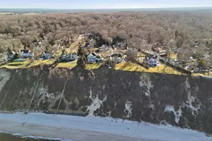 75 Crescent Ct, Wading River, NY 11792 - Photo 4