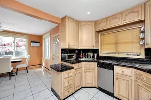 70-42 173rd St, Fresh Meadows, NY 11365 - Photo 32