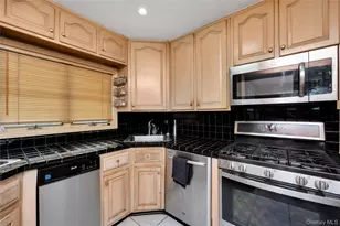 70-42 173rd St, Fresh Meadows, NY 11365 - Photo 8