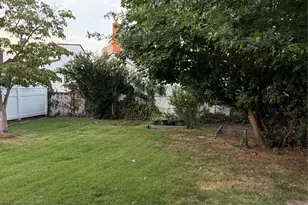 956 Cherry Ln, Floral Park, NY 11001 - Photo 16