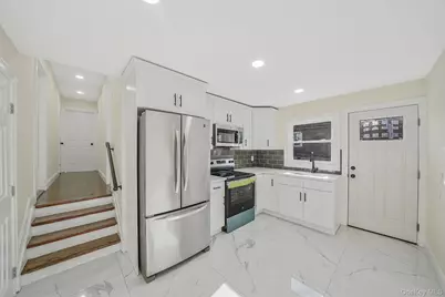 95 Berkshire Drive, Farmingville, NY 11738 - Photo 20