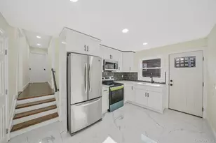 95 Berkshire Dr, Farmingville, NY 11738 - Photo 20