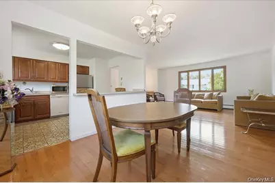 10 Marsulin Drive, Syosset, NY 11791 - Photo 8