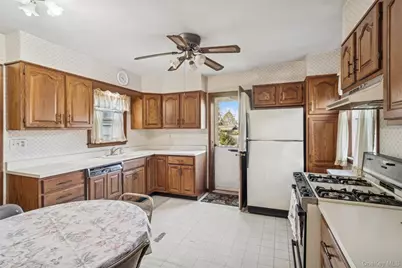 41 Goldenrod Avenue, Franklin Square, NY 11010 - Photo 10