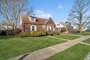 41 Goldenrod Ave, Franklin Square, NY 11010 - Photo 2