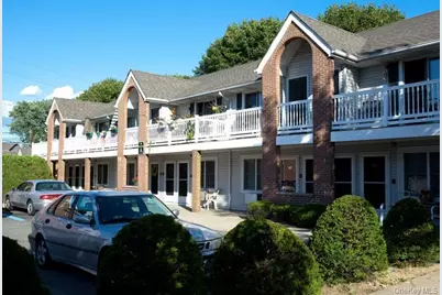 870 Little East Neck Road #B10, West Babylon, NY 11704 - Photo 1