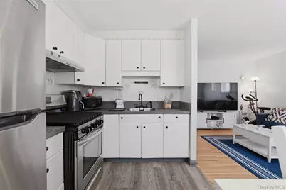 25 Trinity Place #2k, New Rochelle, NY 10805 - Photo 6