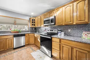 19 Evelyn Rd, Port Jefferson Station, NY 11776 - Photo 10