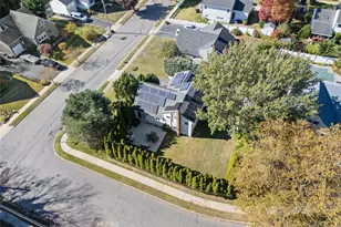 27 Gay-Lore Dr S, Amityville, NY 11701 - Photo 2