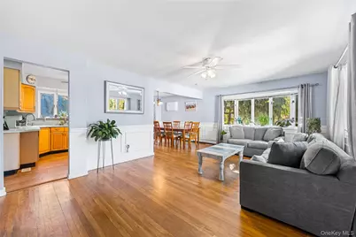 27 Gaylore Drive S, Amityville, NY 11701 - Photo 8