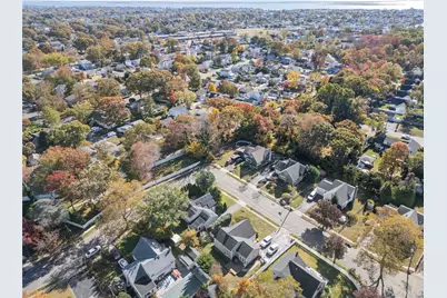 27 Gaylore Drive S, Amityville, NY 11701 - Photo 32