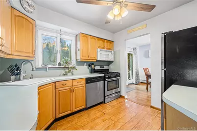 27 Gaylore Drive S, Amityville, NY 11701 - Photo 12