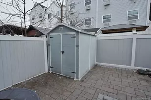 102 Cove Ct, Bronx, NY 10473 - Photo 12