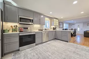 58 N Evergreen Dr, Selden, NY 11784 - Photo 10