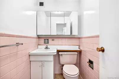 12 Old Mamaroneck Road #2G, White Plains, NY 10605 - Photo 32