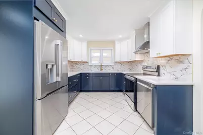 8 Patricia Court, Bethpage, NY 11714 - Photo 4