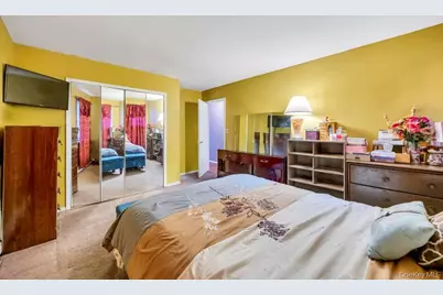 542 Freeman Avenue, Brentwood, NY 11717 - Photo 16